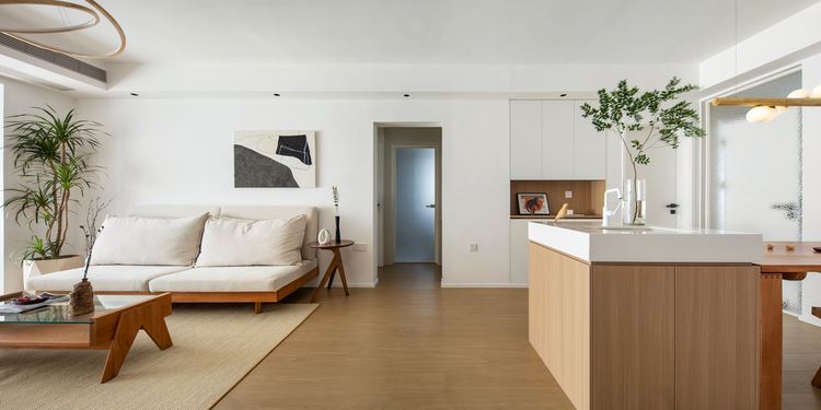 原木色+大白墙，打造简单温馨的住宅